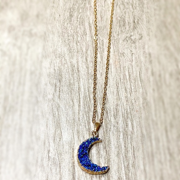 🌙Beautiful DruzyBlue CrescentMoon Necklace - Picture 5 of 8